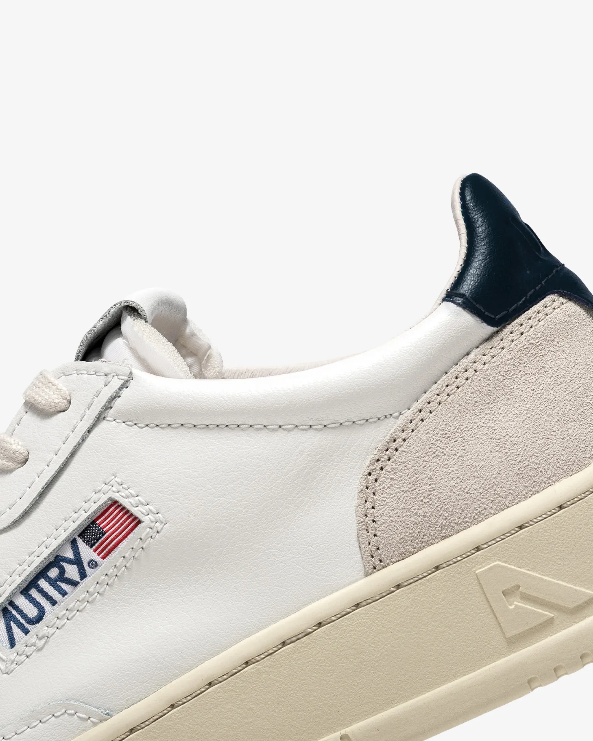 MEDALIST LOW IN PELLE BIANCA E BLU E SUEDE