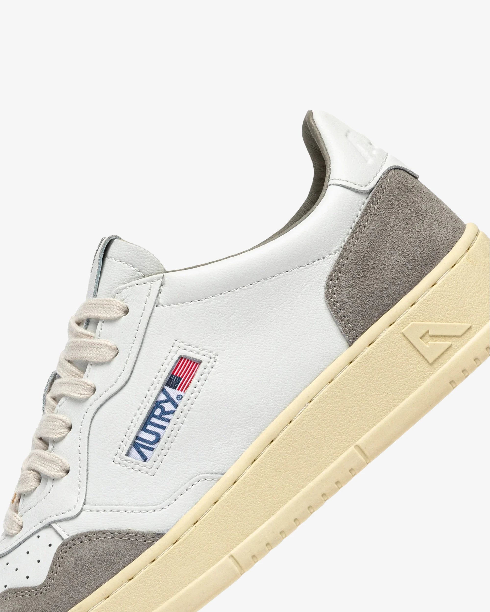 MEDALIST LOW IN PELLE BIANCA E SUEDE VAPOR