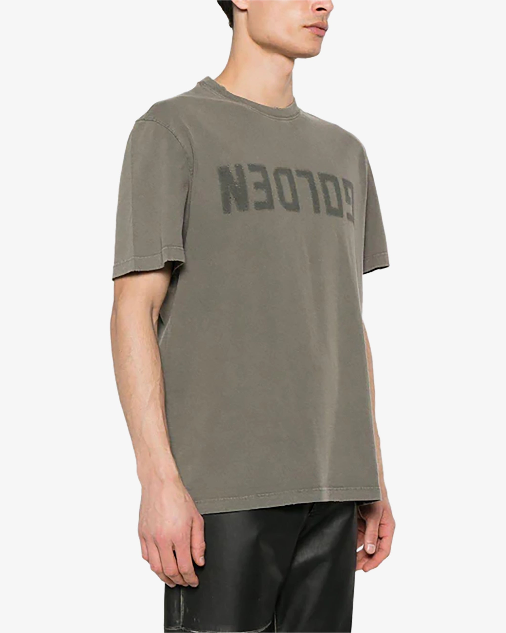 T-shirt distressed