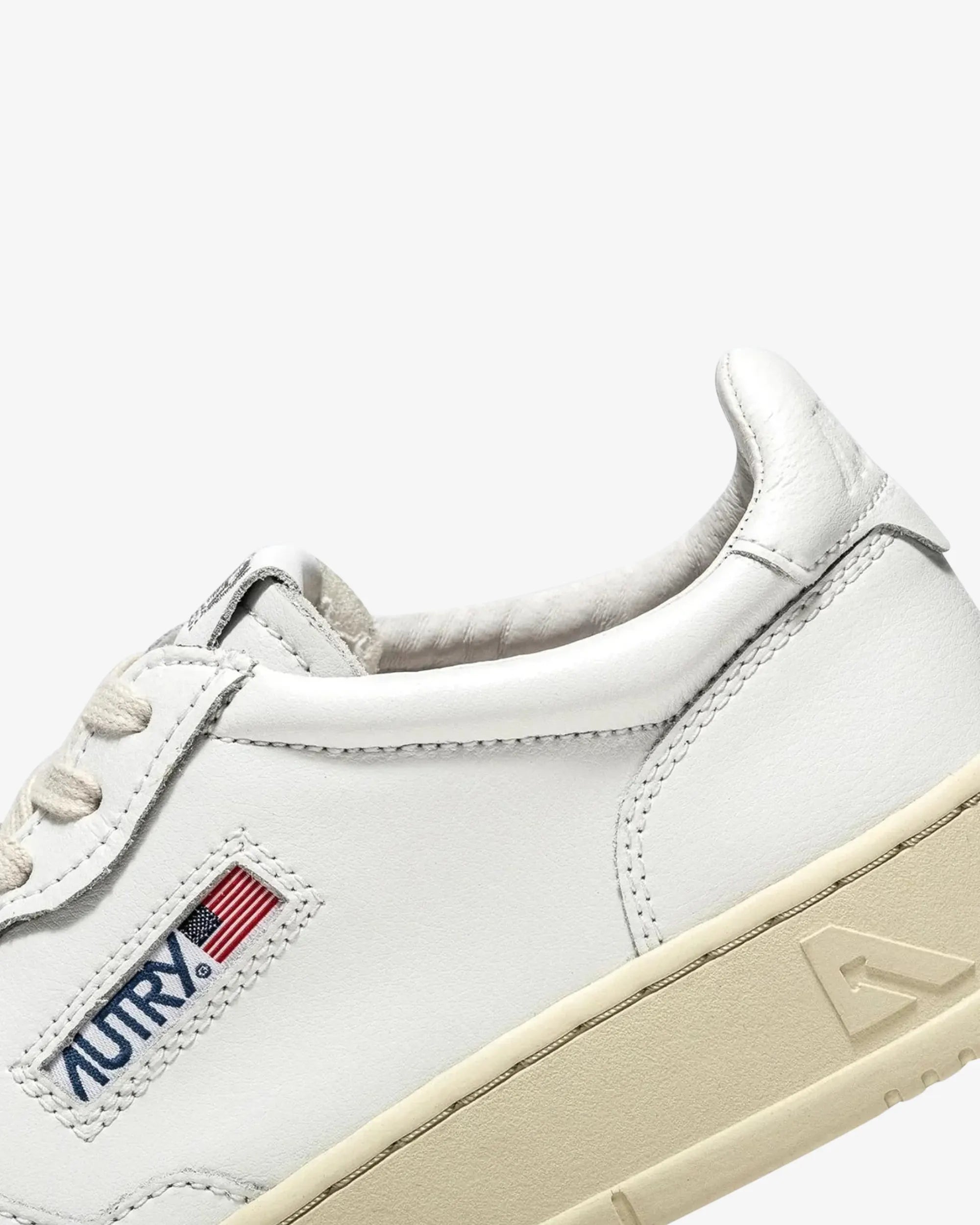 MEDALIST LOW IN PELLE BIANCA