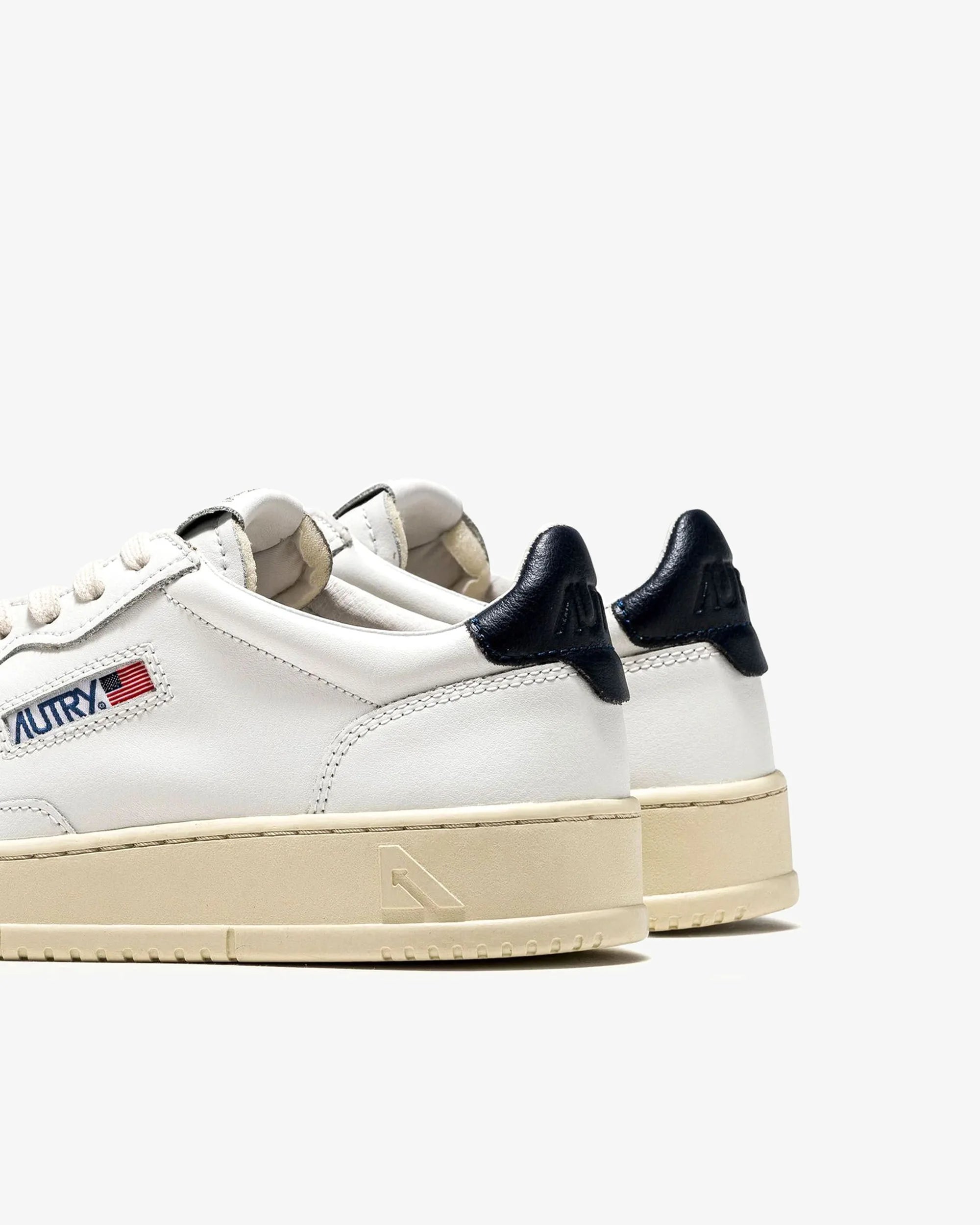 MEDALIST LOW IN PELLE BIANCA E SPACE